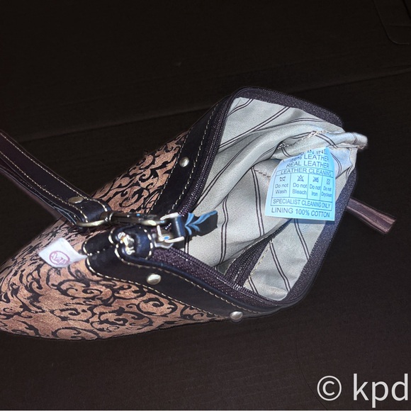 Eternal Style - The Iconic Vintage 100% Leather Purse - Picture 5 of 9